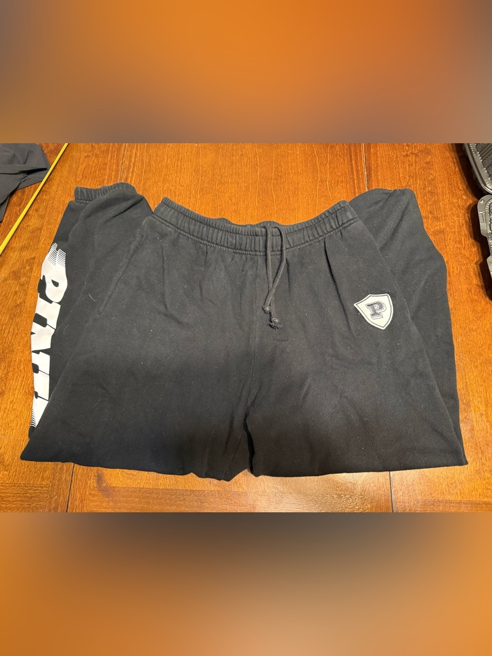 Victorias Secret PINK Black Fleece Campus Sweatpants Crest Logo Patch medium